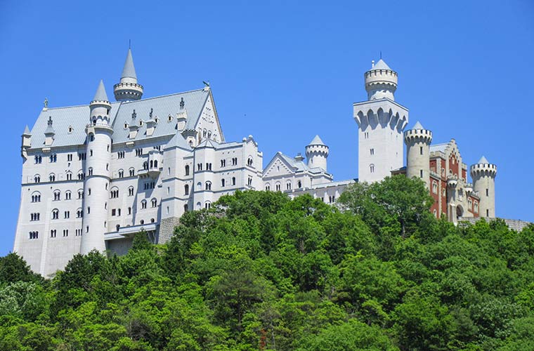 太陽公園 – 世界旅行気分が味わえるテーマパーク｜姫路の山中にドイツの白鳥城が出現！？