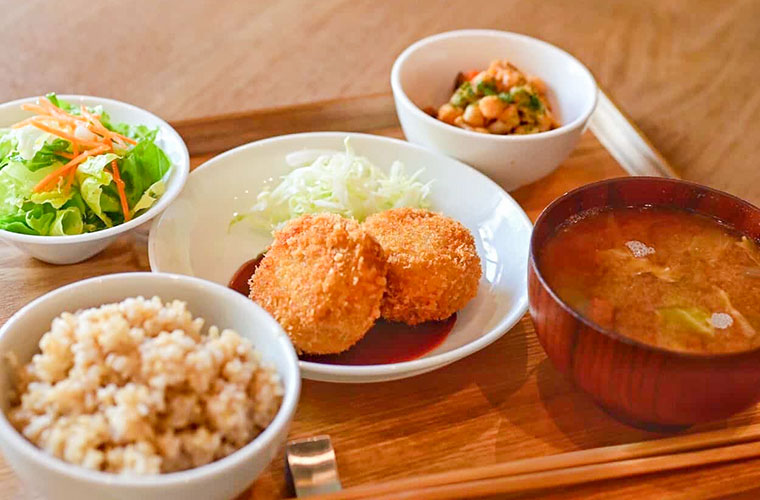 il riccio - Plant-Based Café in Himeji | Savor a seasonal lunch with fresh vegetables! An organic food shop is also attached