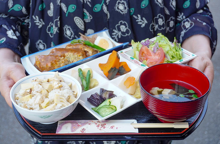 Sakura Saku - Traditional Japanese House Café in Himeji | Authentic Japanese home-style cooking with deep dashi flavors! Vegan options available.